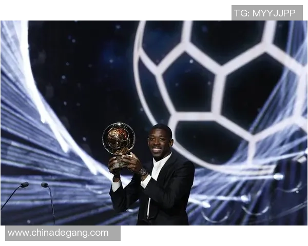 27号足球明星后卫的传奇故事与职业生涯回顾