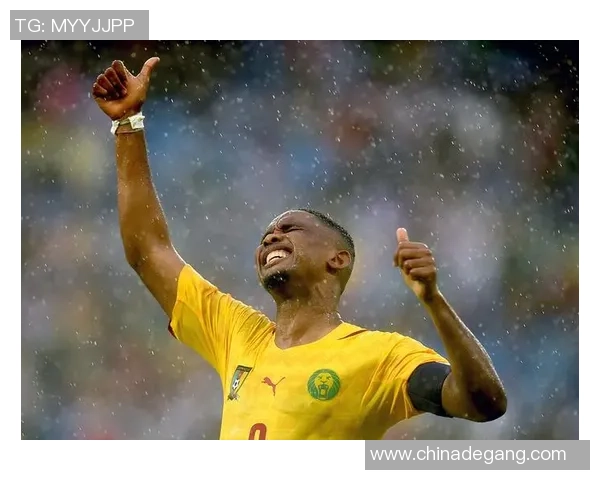 马奎斯与足球明星亲密合影展现体育精神与友谊的完美结合 马奎斯与足球明星亲密合影展现体育精神与友谊的完美结合