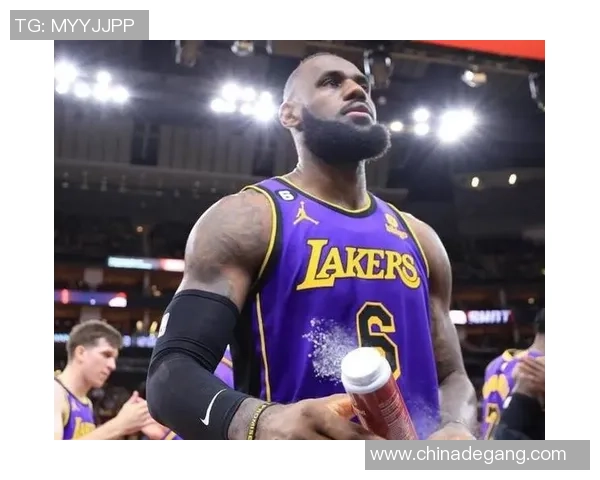 足球明星詹姆斯的年龄揭秘他在足球界的辉煌历程与成就